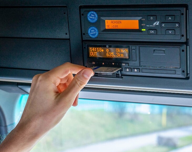 Automatisiertes Auslesen, Auswerten und Archivieren der Tachographen- und Fahrerkartendaten